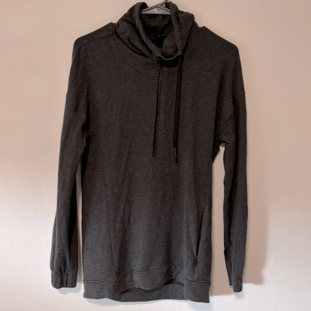 Lululemon Twisted & Tucked Long Sleeve pullover shirt size 4